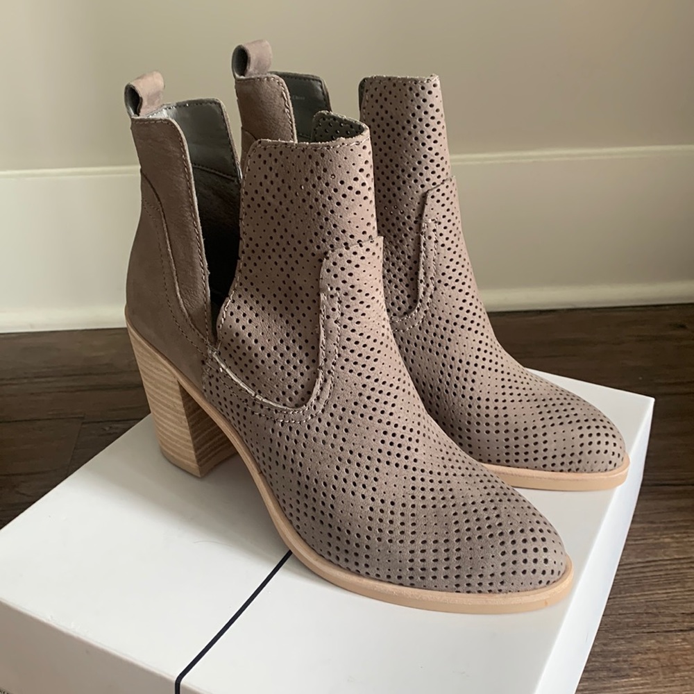 brand NIB Dolce Vita ‘Shay Perforated bootie’ in Smoke Nubuck sz 8 100% leather